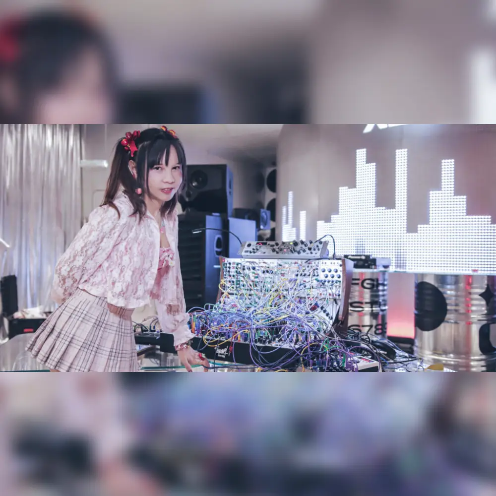 Voltage Control Amsterdam & Elektrik café present: tamiX, mono-poly & 0 0 0